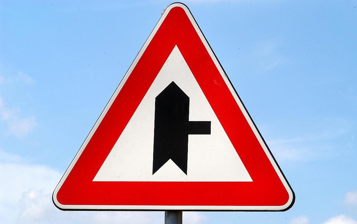 Favria, schianto all’incrocio