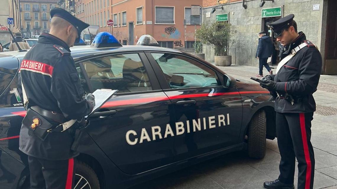 Torino, spaccio in Piazza Santa Giulia