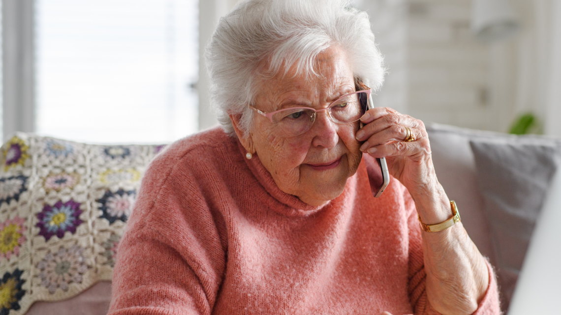Cossato, 88enne cade in una trappola telefonica