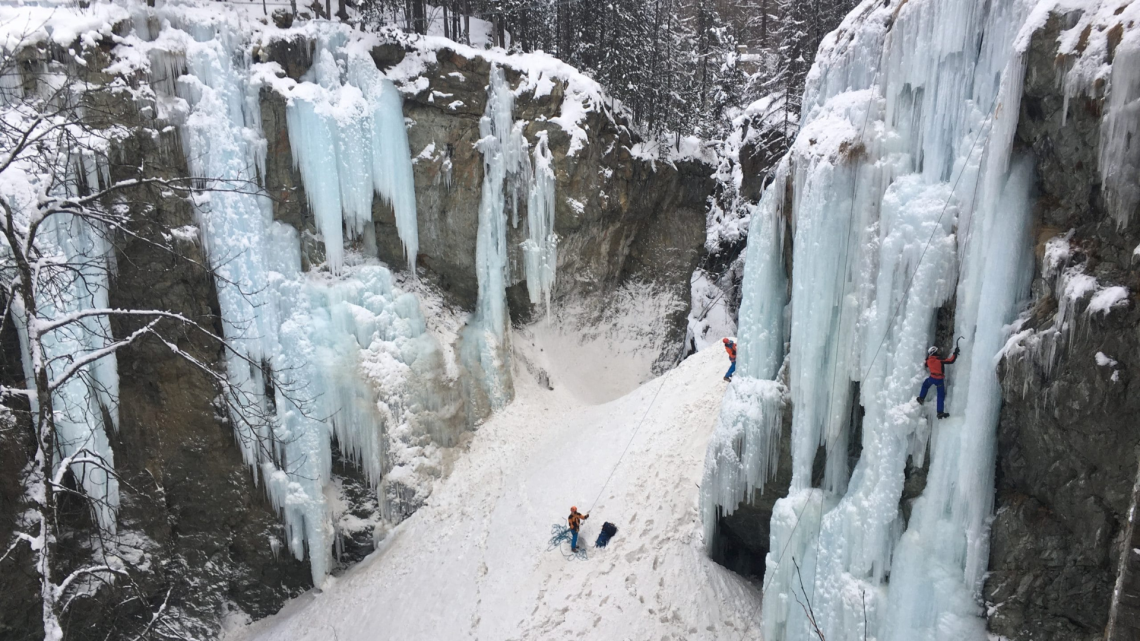 Dramma a Ceresole Reale: giovane scalatore precipita dalla cascata di ghiaccio