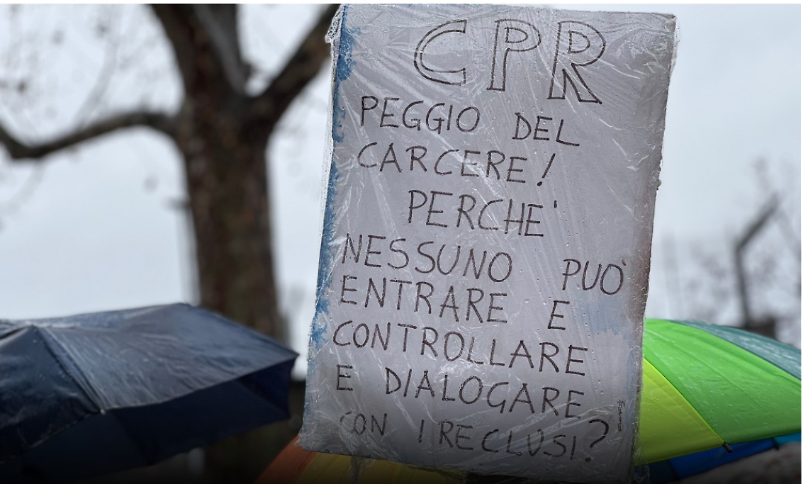 Proteste a Torino: Cento Manifestanti Sotto la Pioggia Contro la Riapertura del CPR di Corso Brunelleschi
