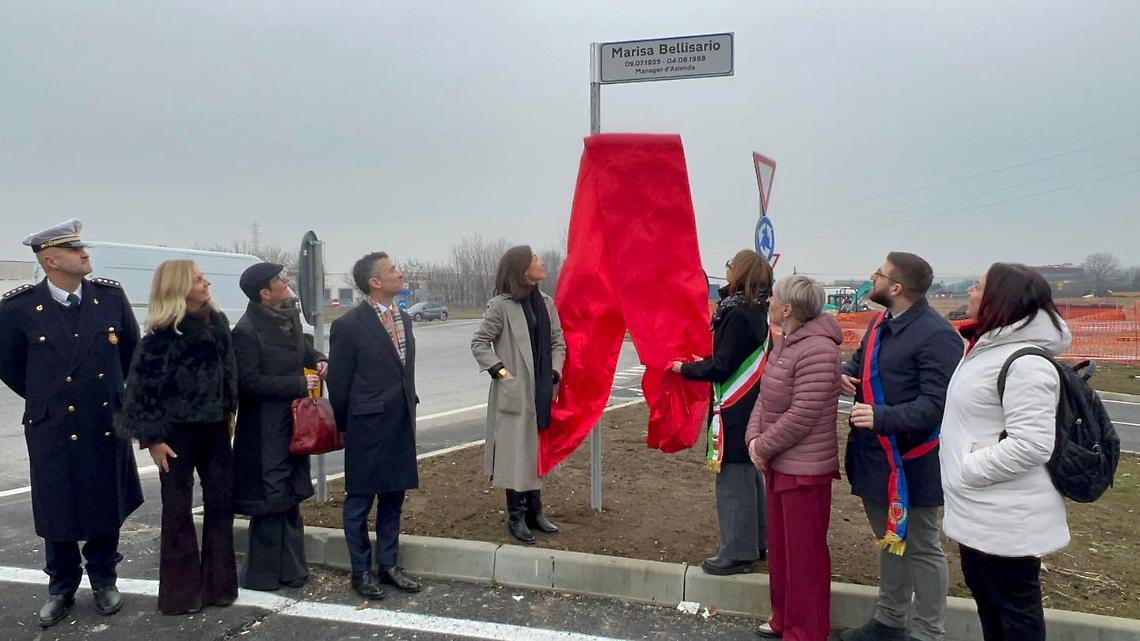 Strada Bellisario: il nulla celebrato con una targa