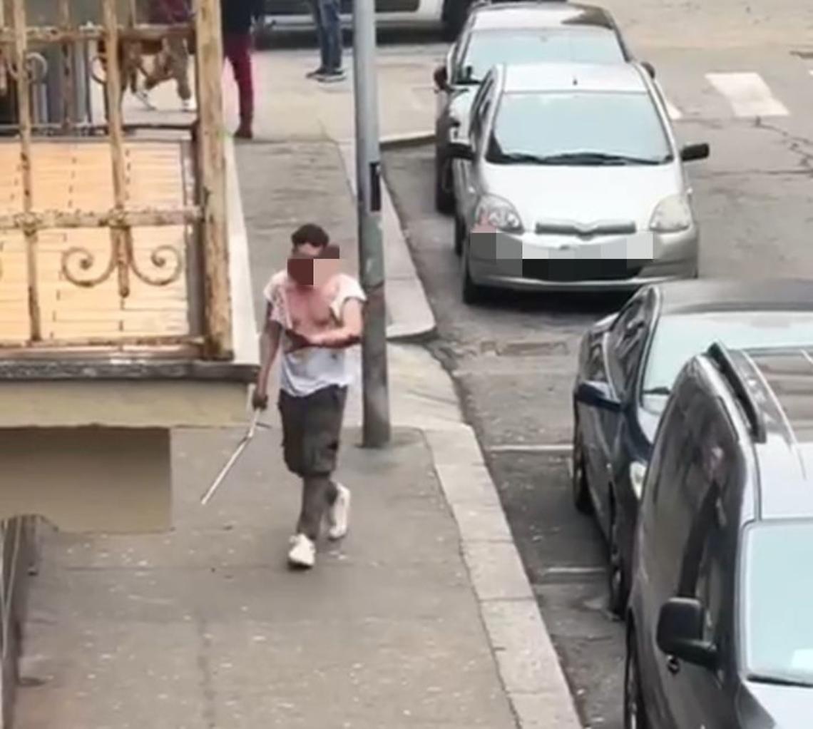 Rissa a Barriera di Milano: violenza in strada e auto danneggiate a Torino