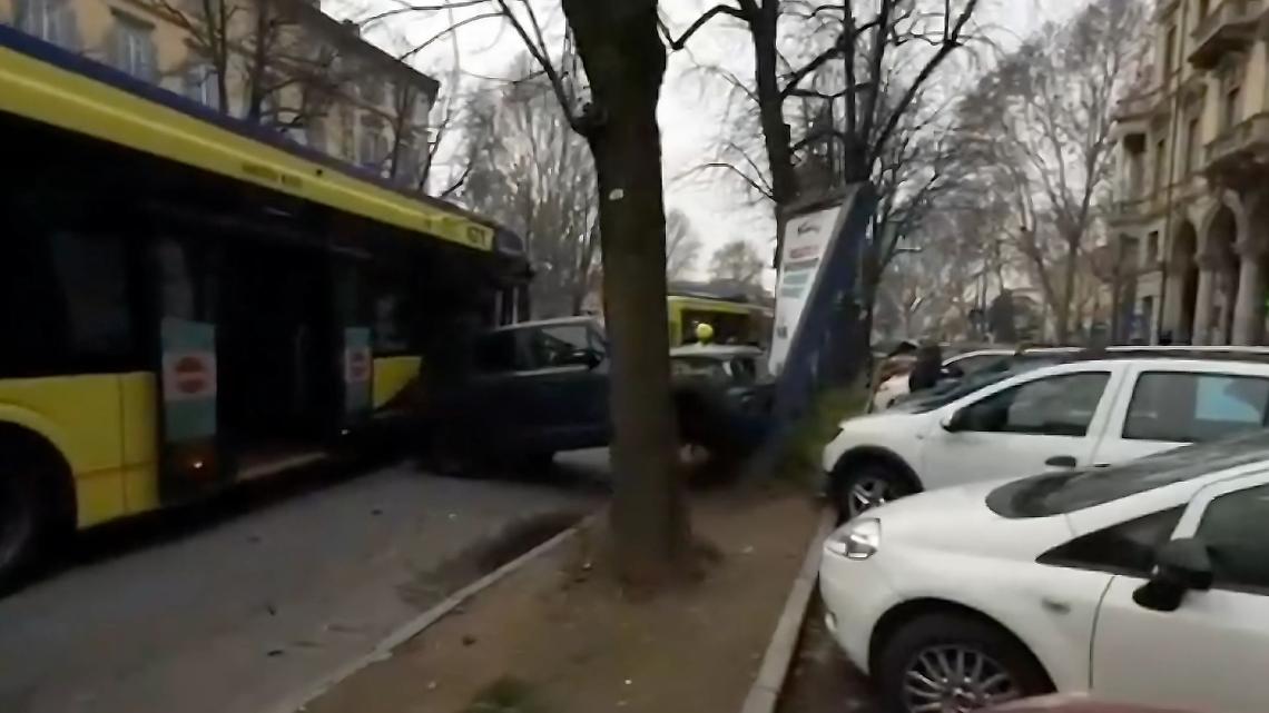 Torino, scontro tra SUV