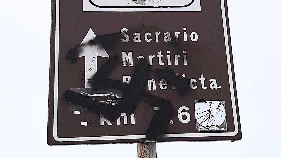 Svastica al Sacrario della Benedicta: Un Oltraggio alla Memoria della Resistenza