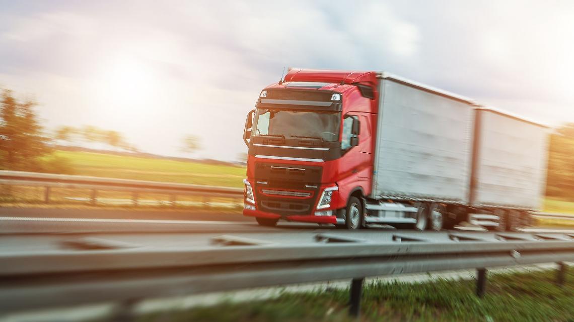 Camion perde carico di argilla sulla tangenziale di Torino: traffico in tilt e disagi per gli automobilisti