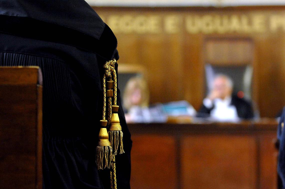 Pretende i soldi dall&rsquo;ex del debitore