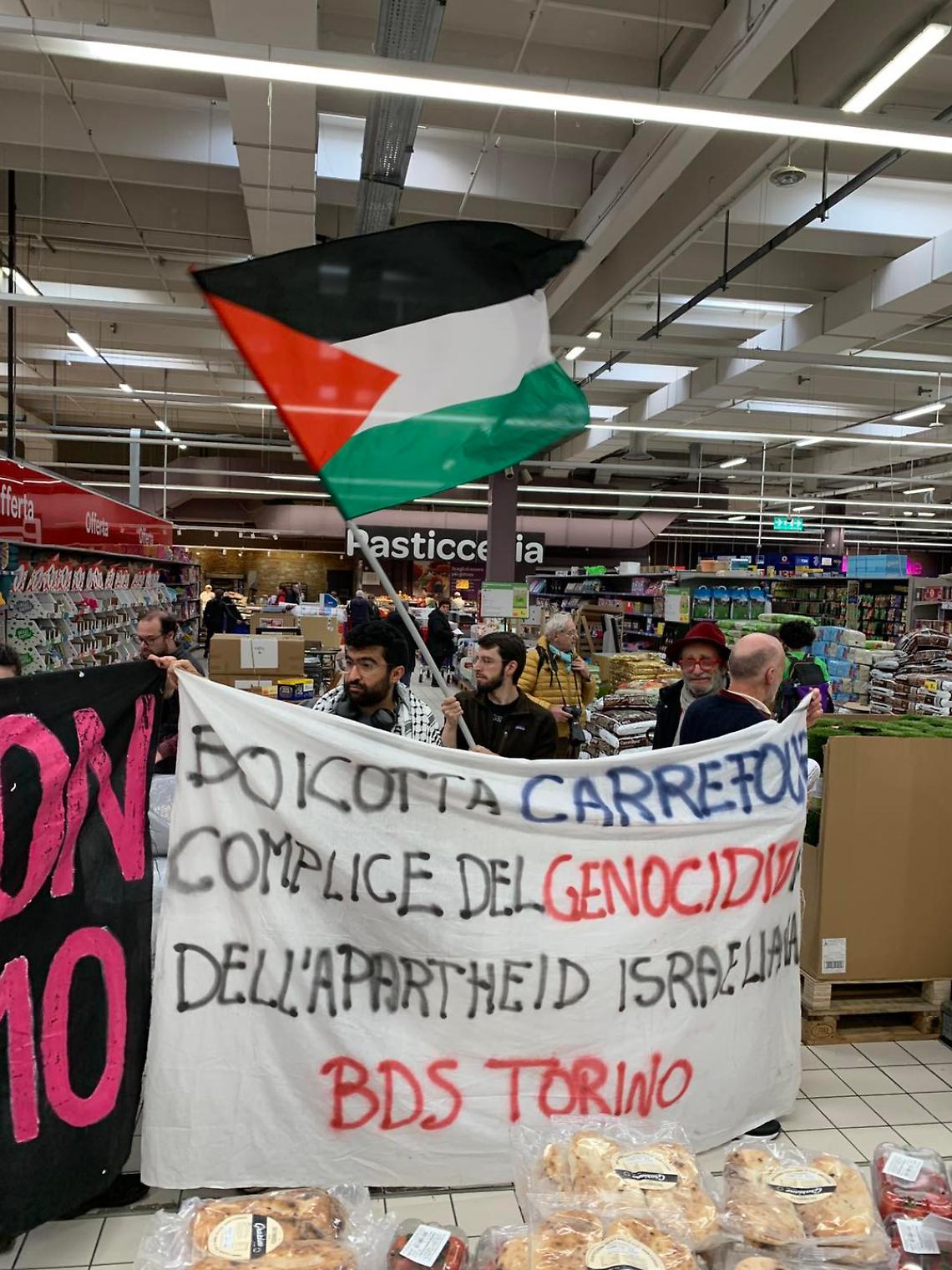 8 Marzo, giornata di lotta a Torino: corteo, azioni dimostrative e tensioni davanti alla Leonardo