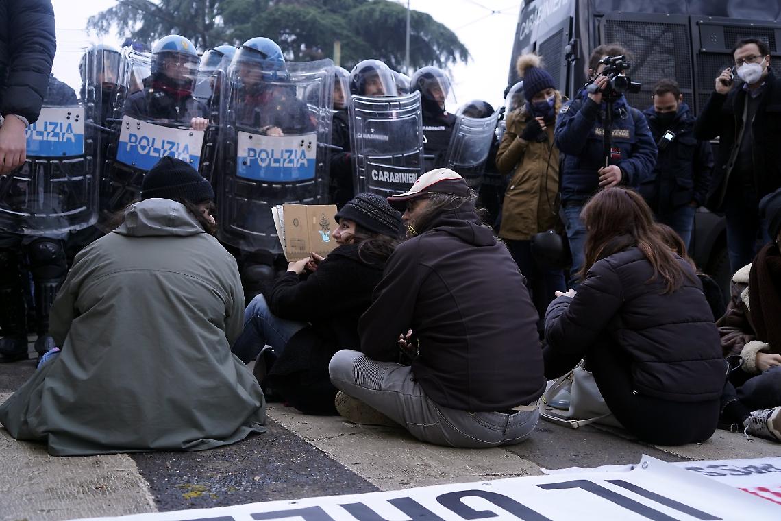 Vernice contro la Leonardo: protesta dell’8 marzo contro l’industria bellica