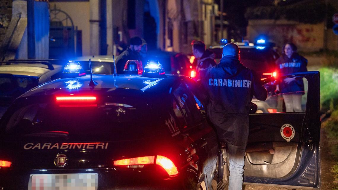 “Ghenos”, la rete dei tombaroli che saccheggiava il Sud: 56 misure tra Sicilia e Calabria, la caccia ai reperti arrivava fino a Regno Unito e Germania