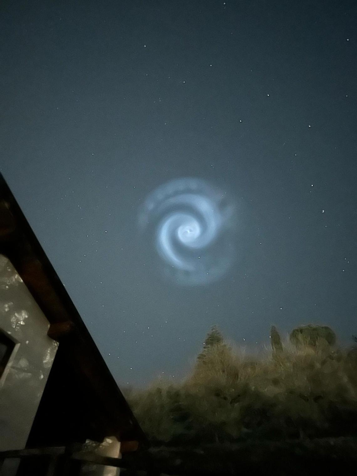 Vortice luminoso nei cieli del Canavese: ecco di cosa si tratta