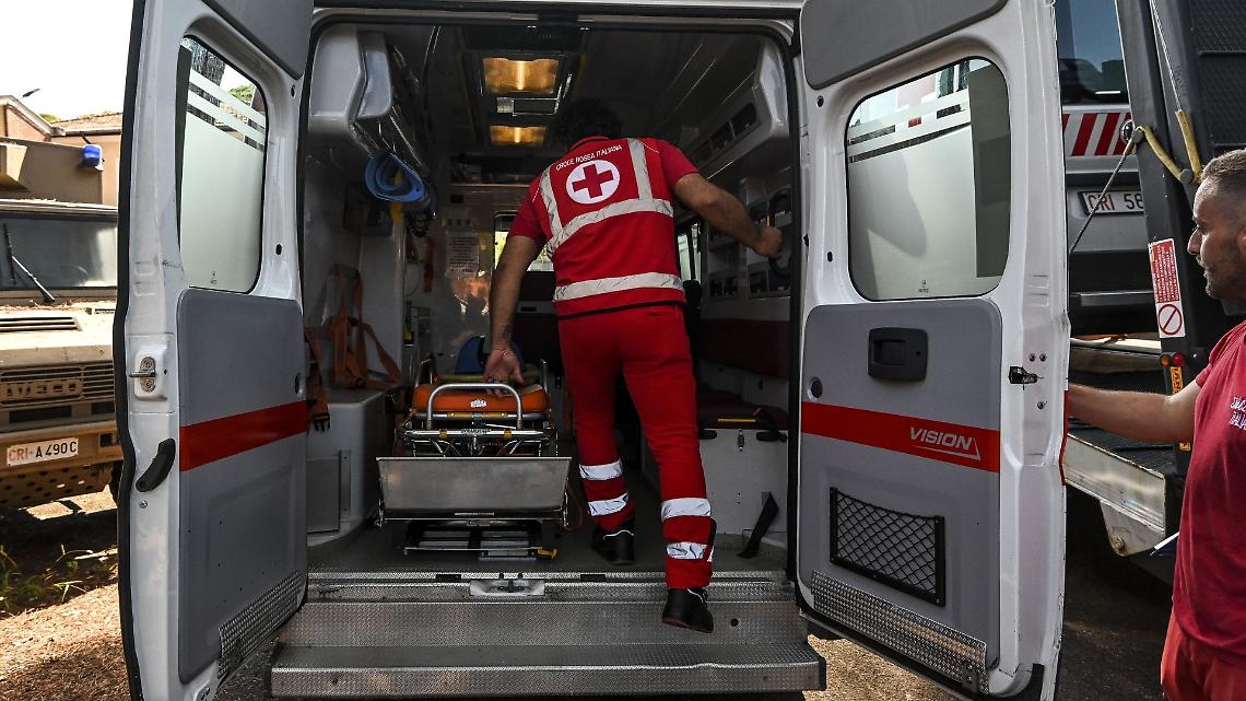 Aosta, cade dal balcone per soccorrere un&rsquo;amica: giovane al pronto soccorso