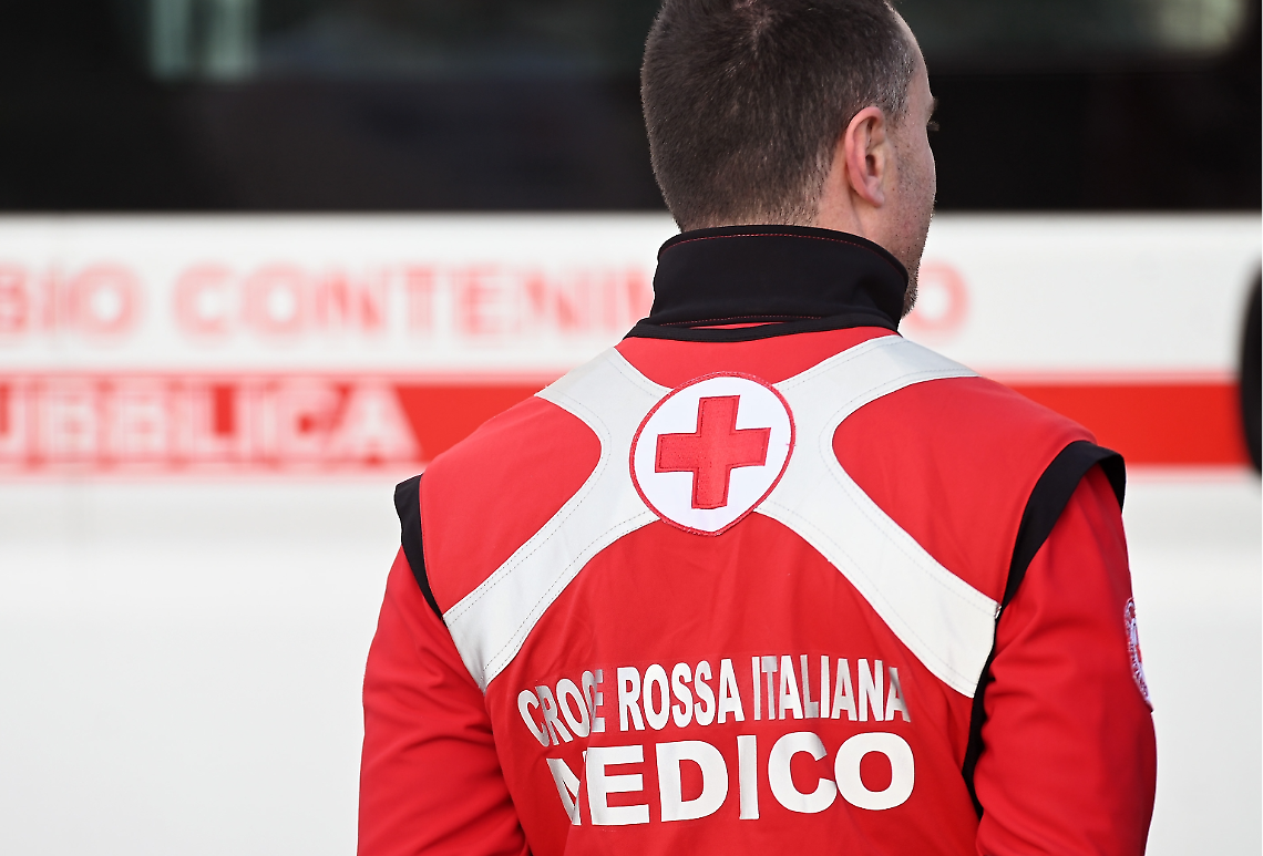 Motociclista finisce sull'asfalto tra Torino e San Mauro: incidente all'alba in Bertolla