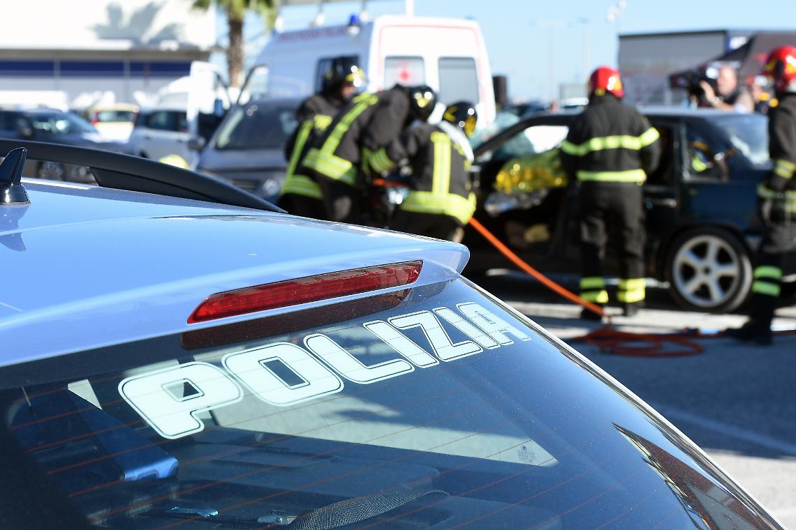 Investe un cane e aggredisce il padrone: nello zaino droga e coltello