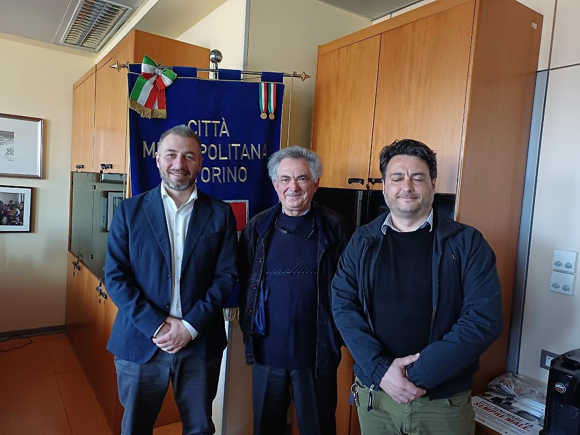 Pavone Canavese assediata da TIR e incuria: la Provincia promette, ma non decide
