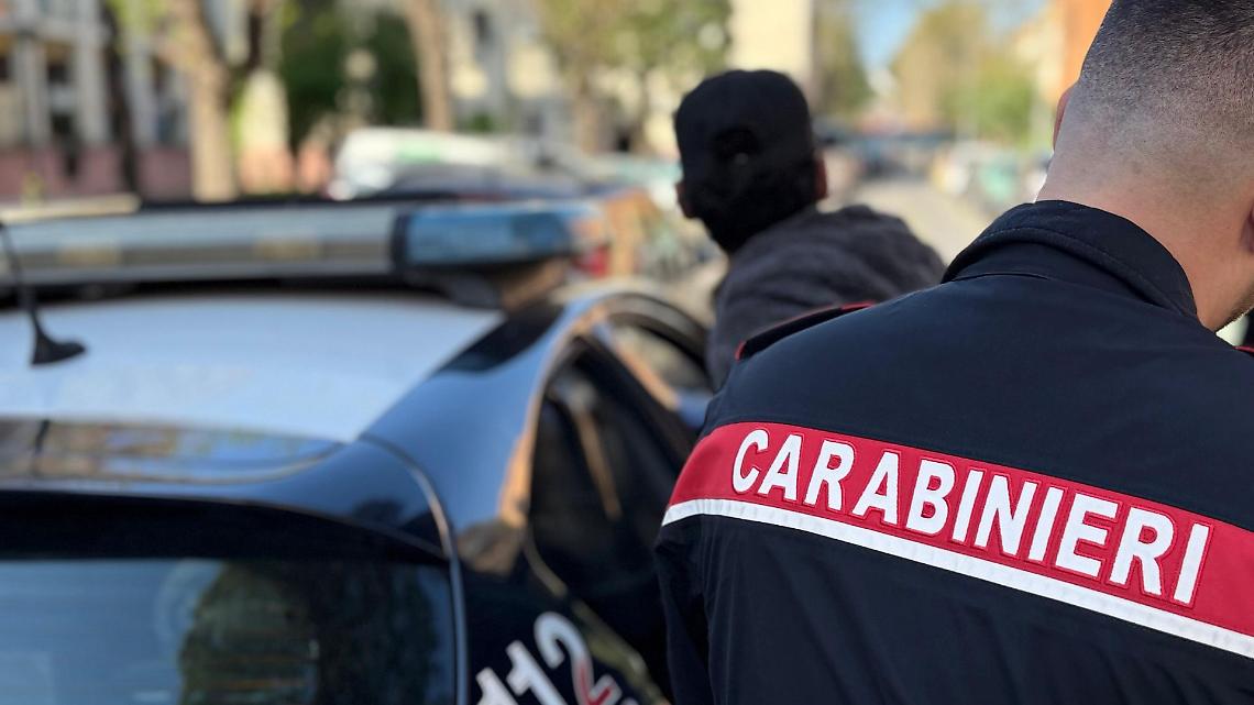Tragedia a Torino: donna precipita da un palazzo, indagini in corso