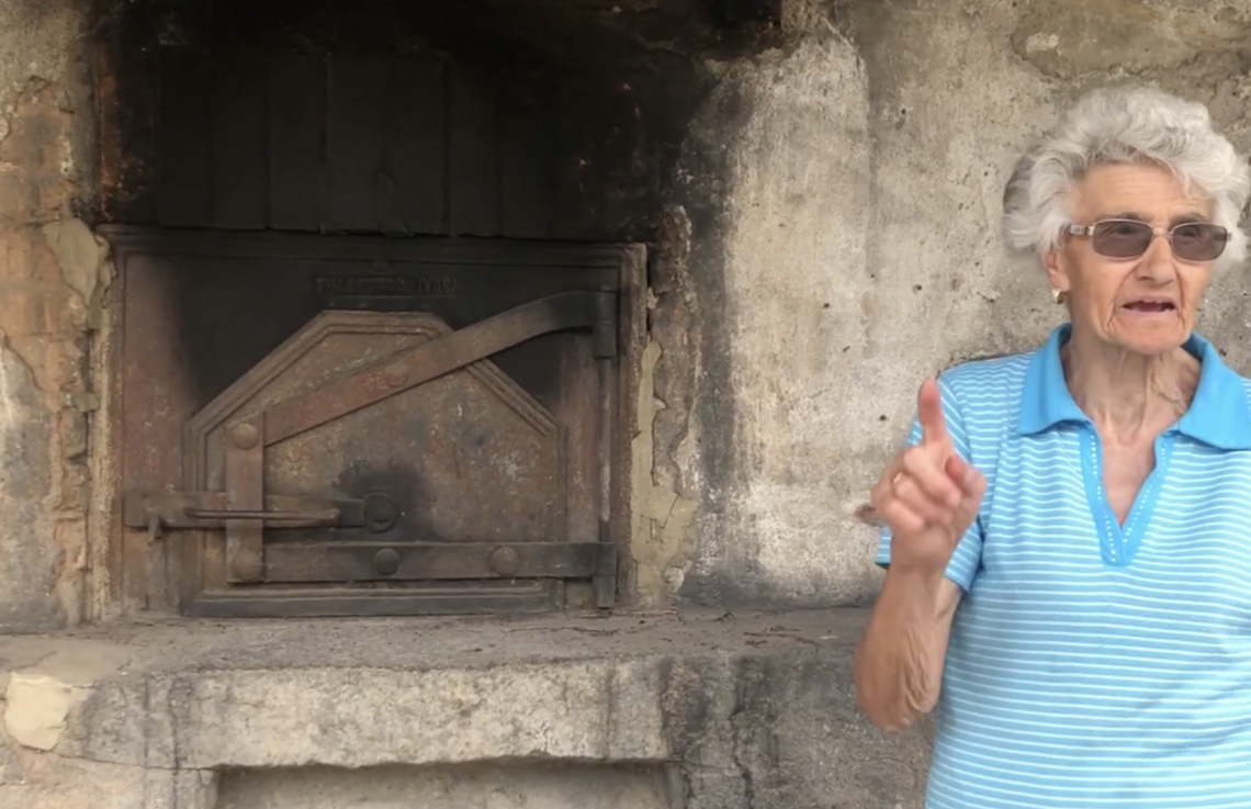Il forno che non vuole morire: a Cesare il tempo si scalda ancora con la legna della memoria