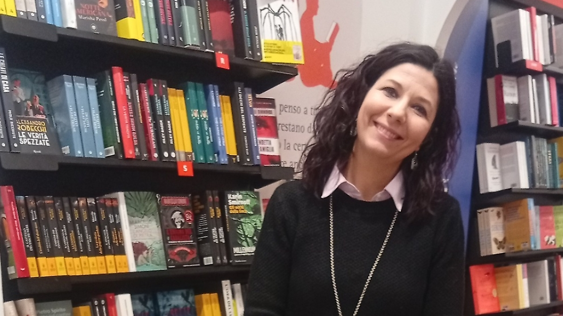 Emma Russo presenta “È questione di felicità” a Volpiano: un viaggio tra le piccole gioie della vita