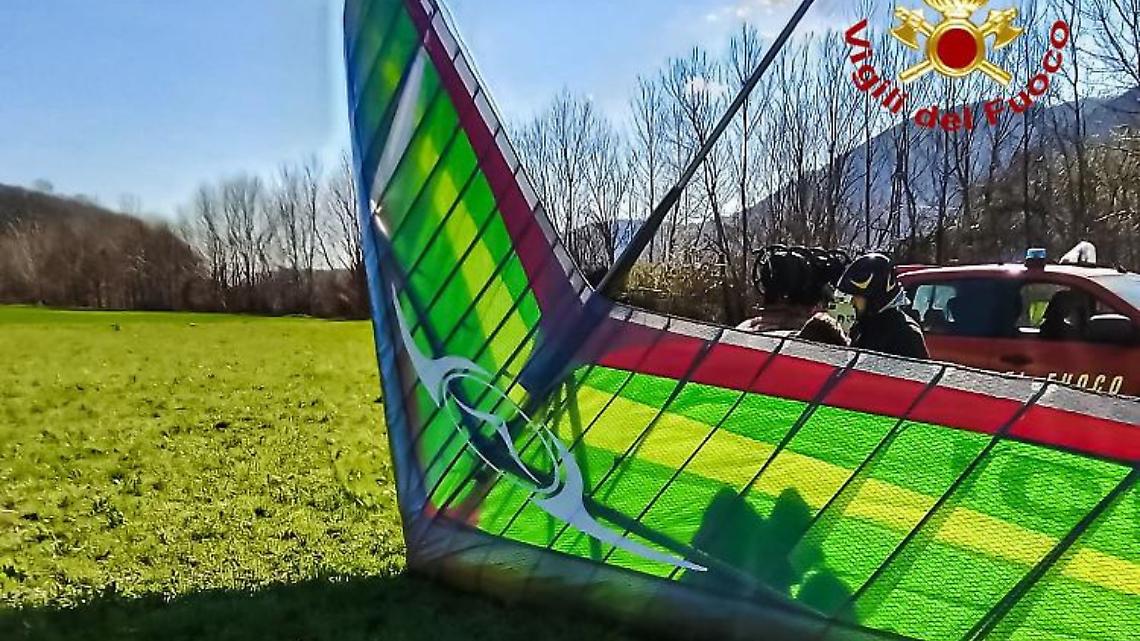 Deltaplanista 62enne