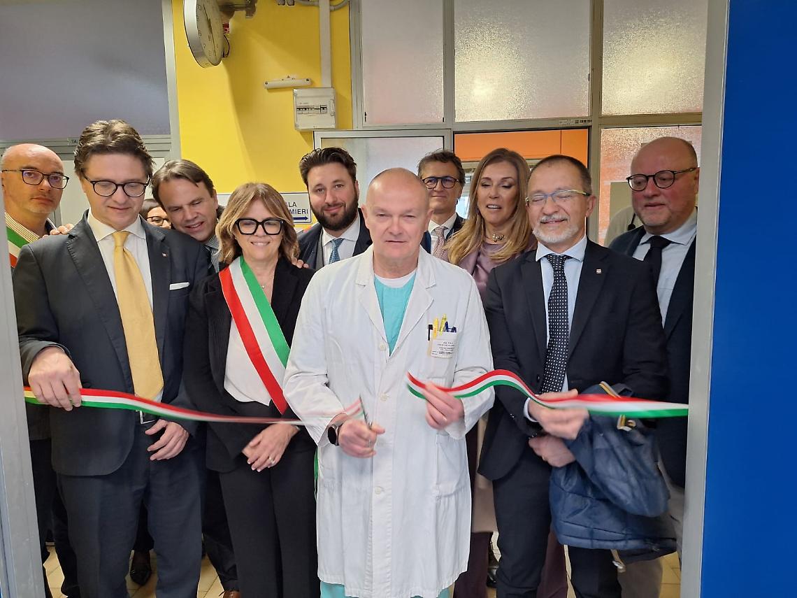 Tagli il nastro, ma i letti non ci sono. Sangue e urine viaggino con l'autista. Solo pernacchie!