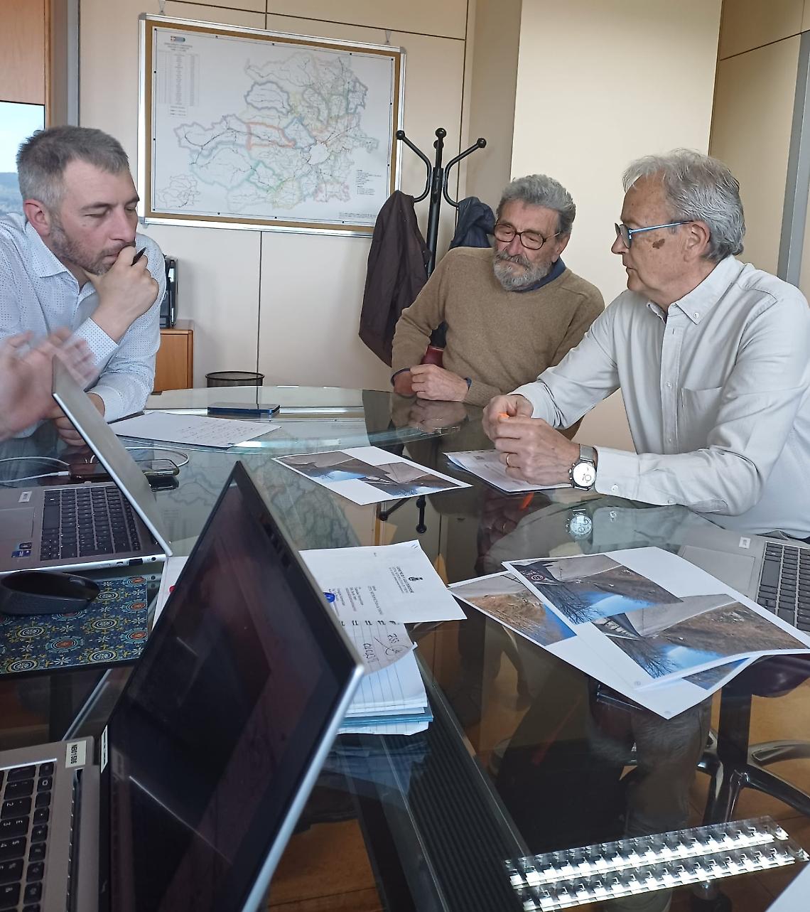 Strada troppo stretta, il sindaco chiede l’allargamento