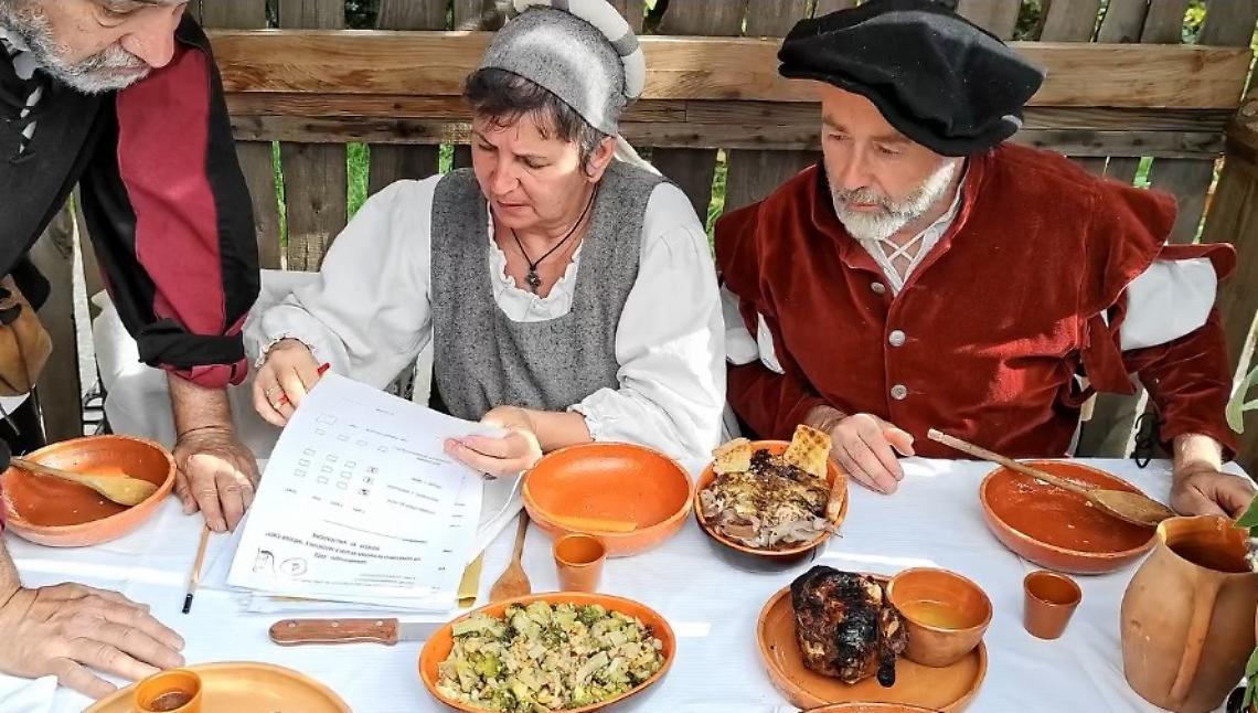 San Francesco al Campo rivive il Medioevo: banchetto in costume e sapori d’altri tempi