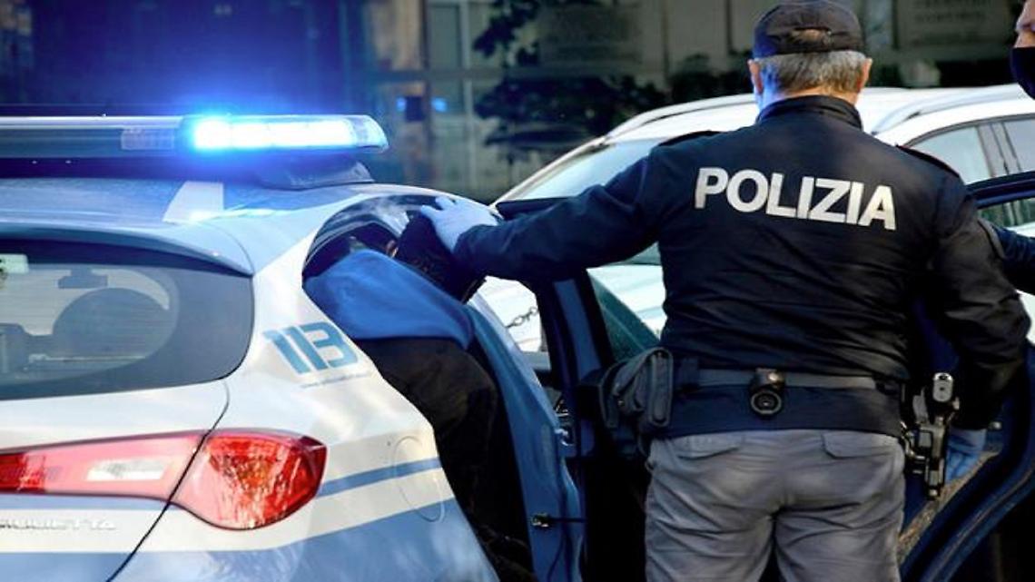 Raffinavano cocaina e hashish in casa
