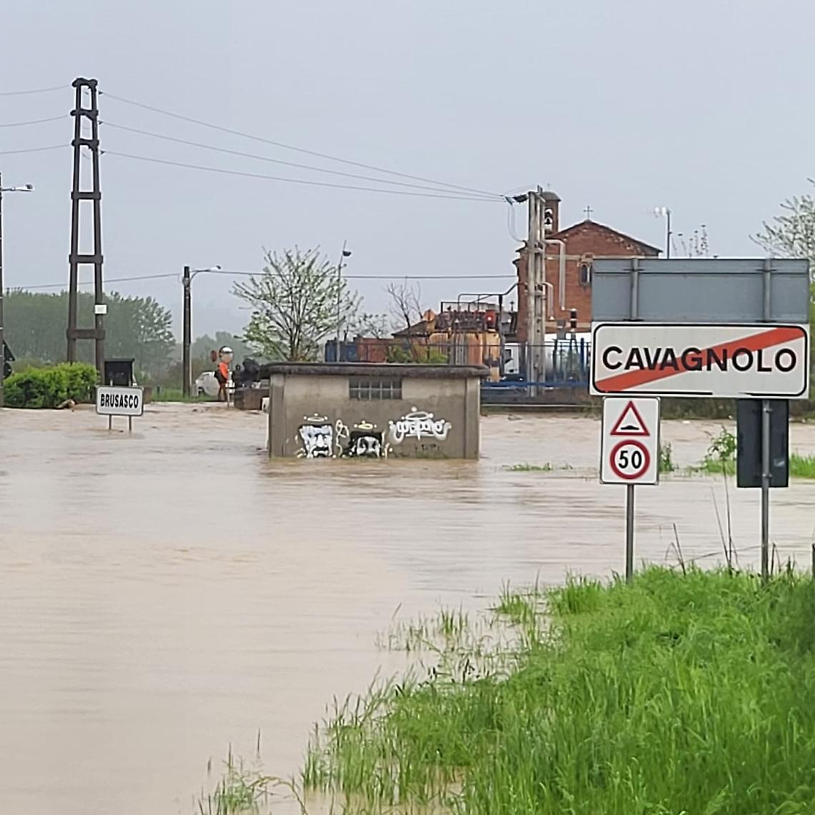 Cavagnolo sott’acqua: il Trincavena esonda, il paese è in ginocchio (FOTO)