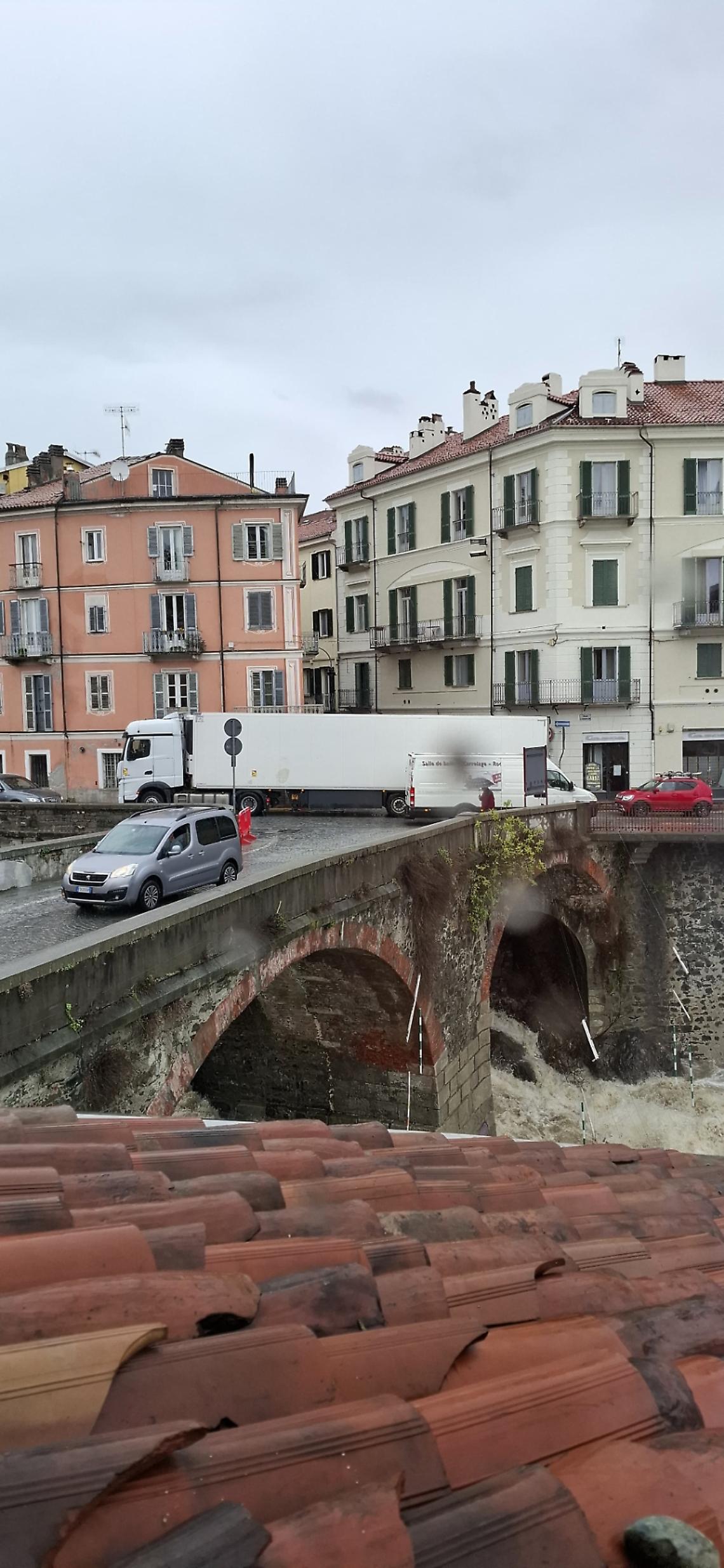 Ivrea ostaggio dei TIR: città nel caos. De Stefano: "Non c'è stata un'informazione adeguata!"