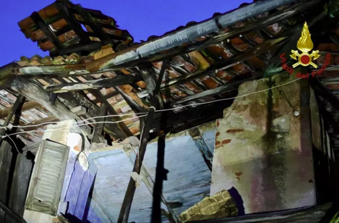 Crollo notturno a Casapinta: il boato che ha scosso il paese 