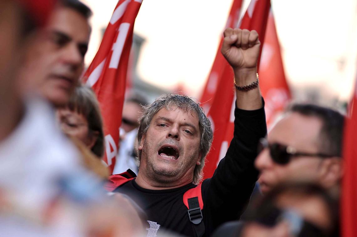 Migranti, Silp Cgil Piemonte contro il decreto del governo: «Politiche migratorie fallimentari scaricate sulla Polizia»