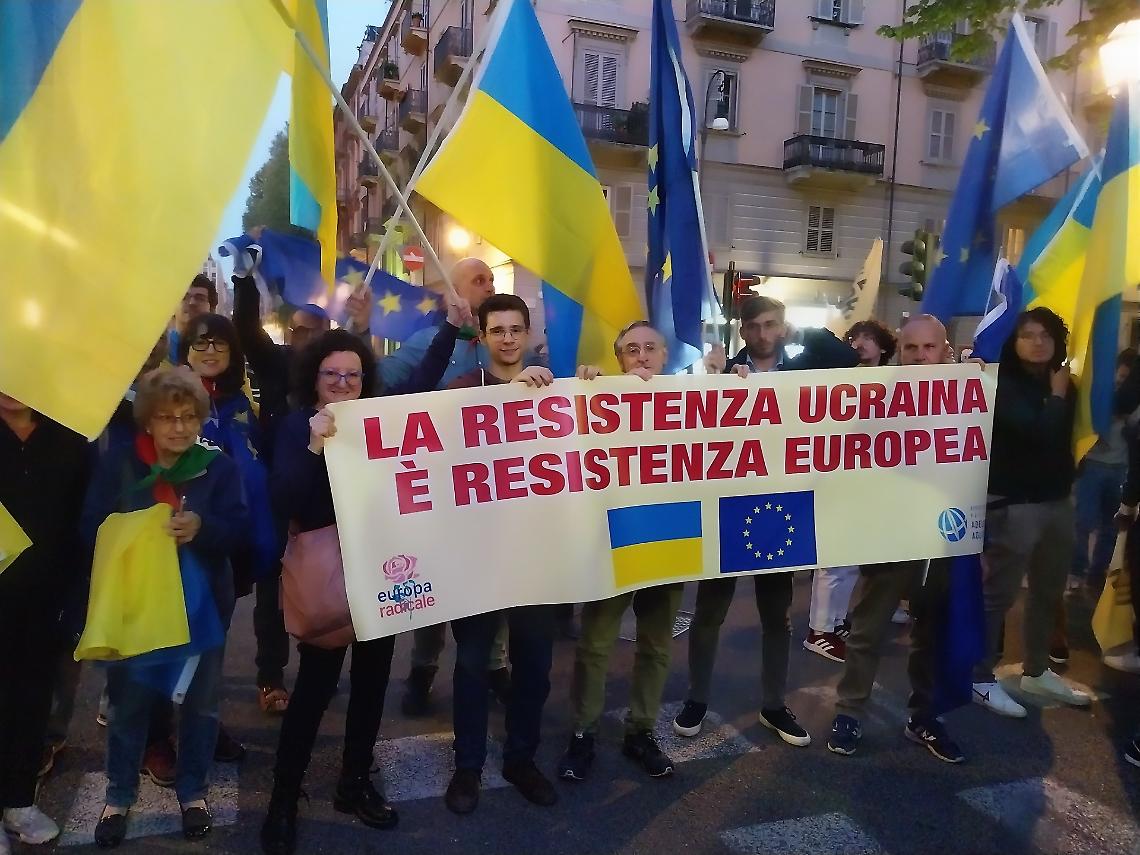 Esclusi dalla fiaccolata del 25 aprile: “Fuori i non allineati”