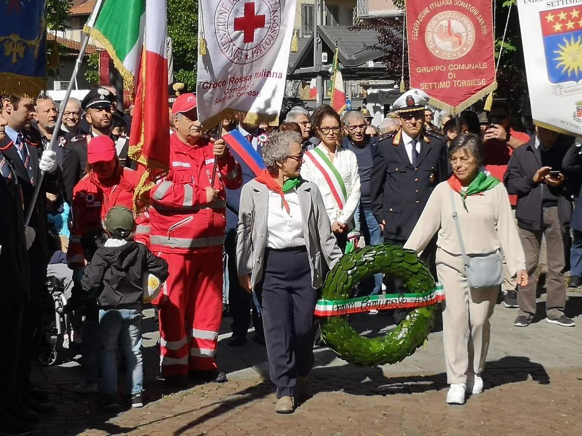 "Che ci fate qui?": a Settimo il 25 aprile diventa una guerra tra Pd e Lega