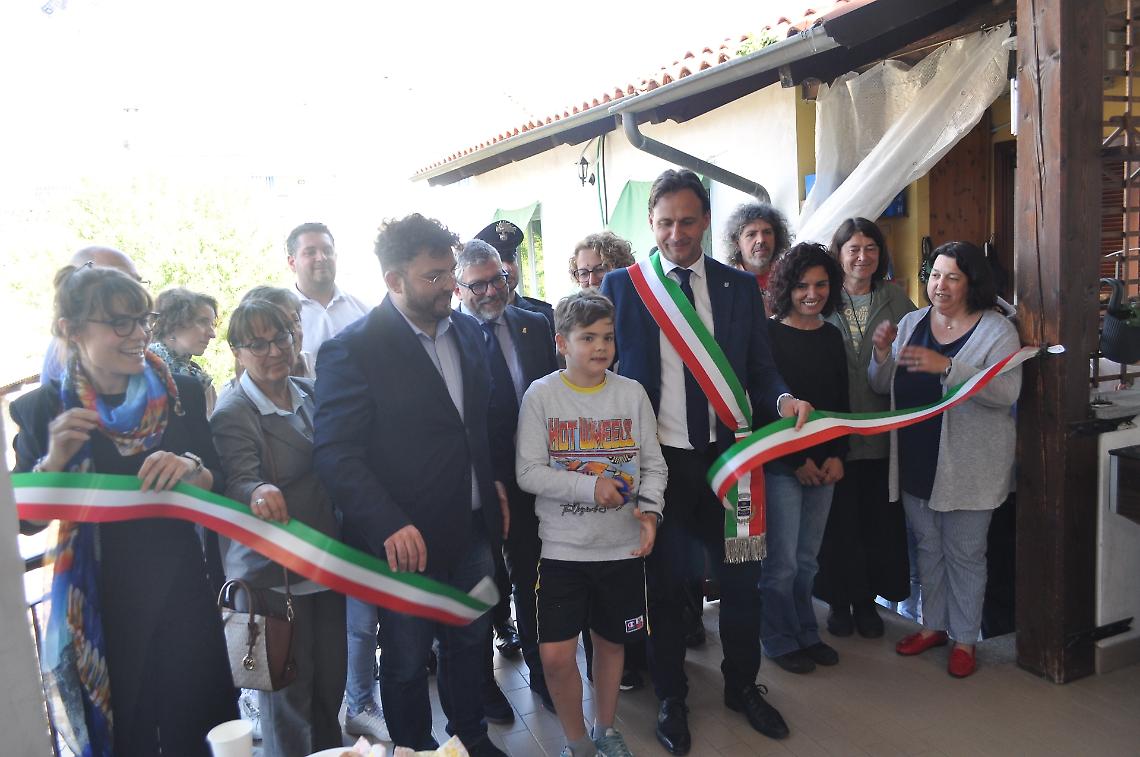 Il taglio del nastro del Centro Famiglie a Volpiano