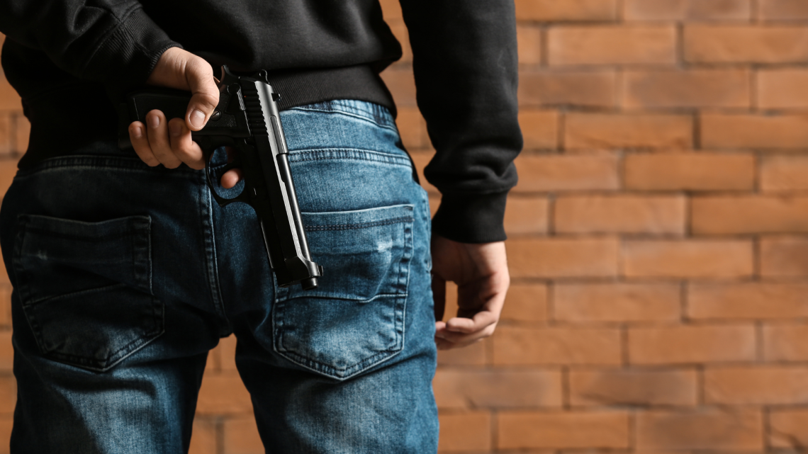 Rapina fallita alla farmacia Salus di Nichelino: 34enne arrestato con una pistola rubata