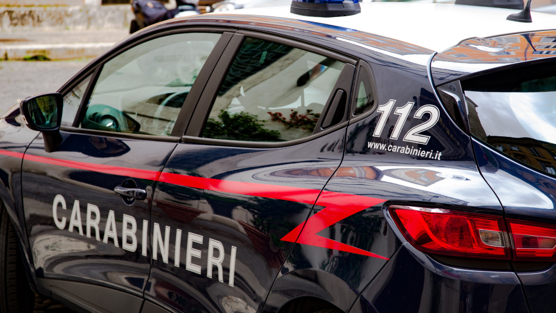 Lite furibonda in piazza tra un uomo e una donna: pensionato finisce all’ospedale. 