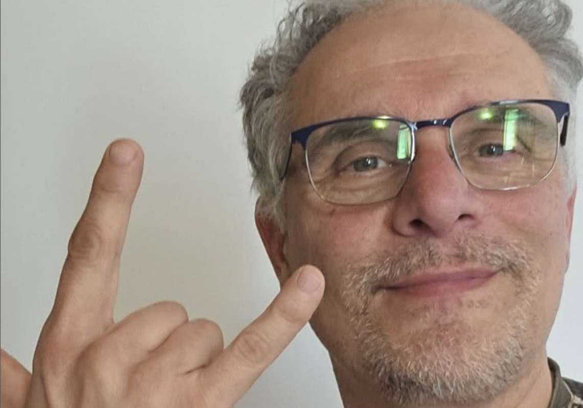 Il Galletto fa rivivere Farassino:  il Teatro Juvarra esplode di emozioni 