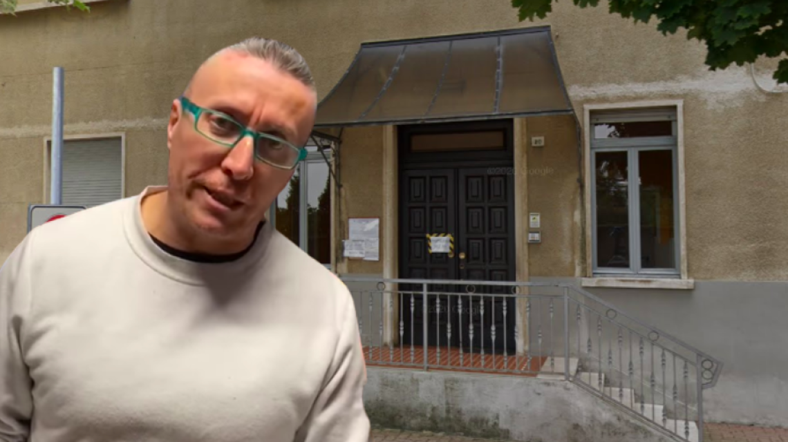Danilo Bianco e di sfondo l'Asilo Varetto
