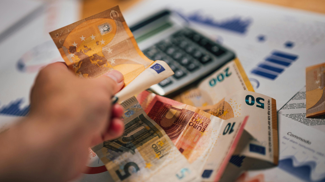 Banconote false da 50 euro: smascherati due truffatori grazie ai commercianti