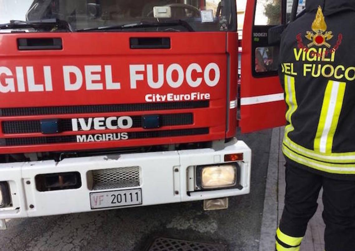 Furgone si ribalta a Nichelino: un incidente spettacolare senza feriti