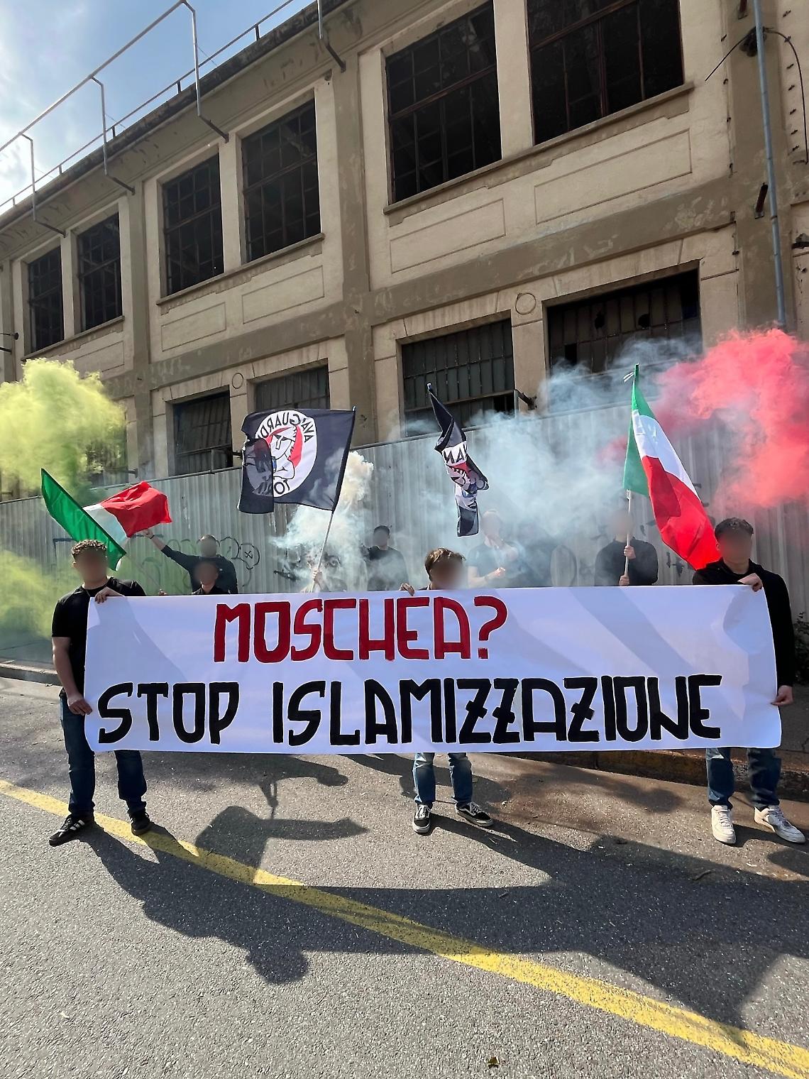 Sale la protesta contro la Moschea in Barriera di Milano a Torino