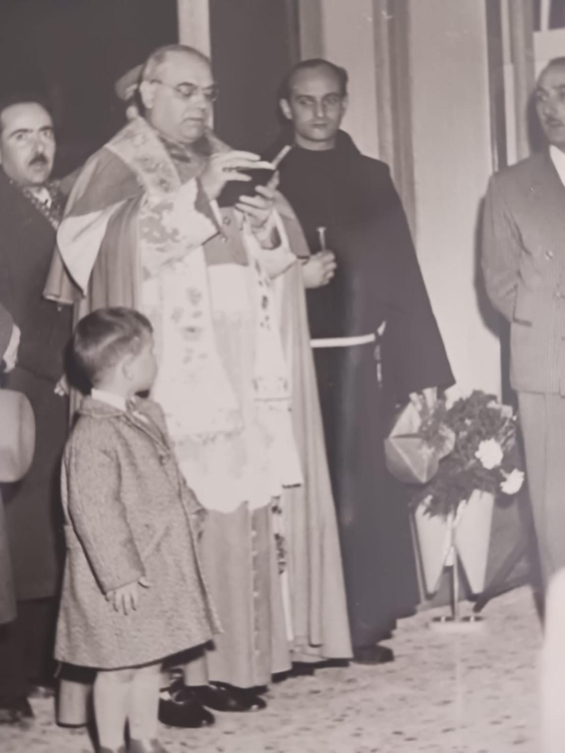 Padre Giangiuseppe poi don Fiorino Prevosto con monsignor Tinivella