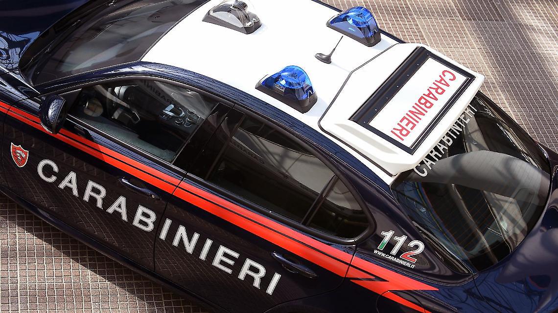 Droga, coltelli e sangue nella stessa strada