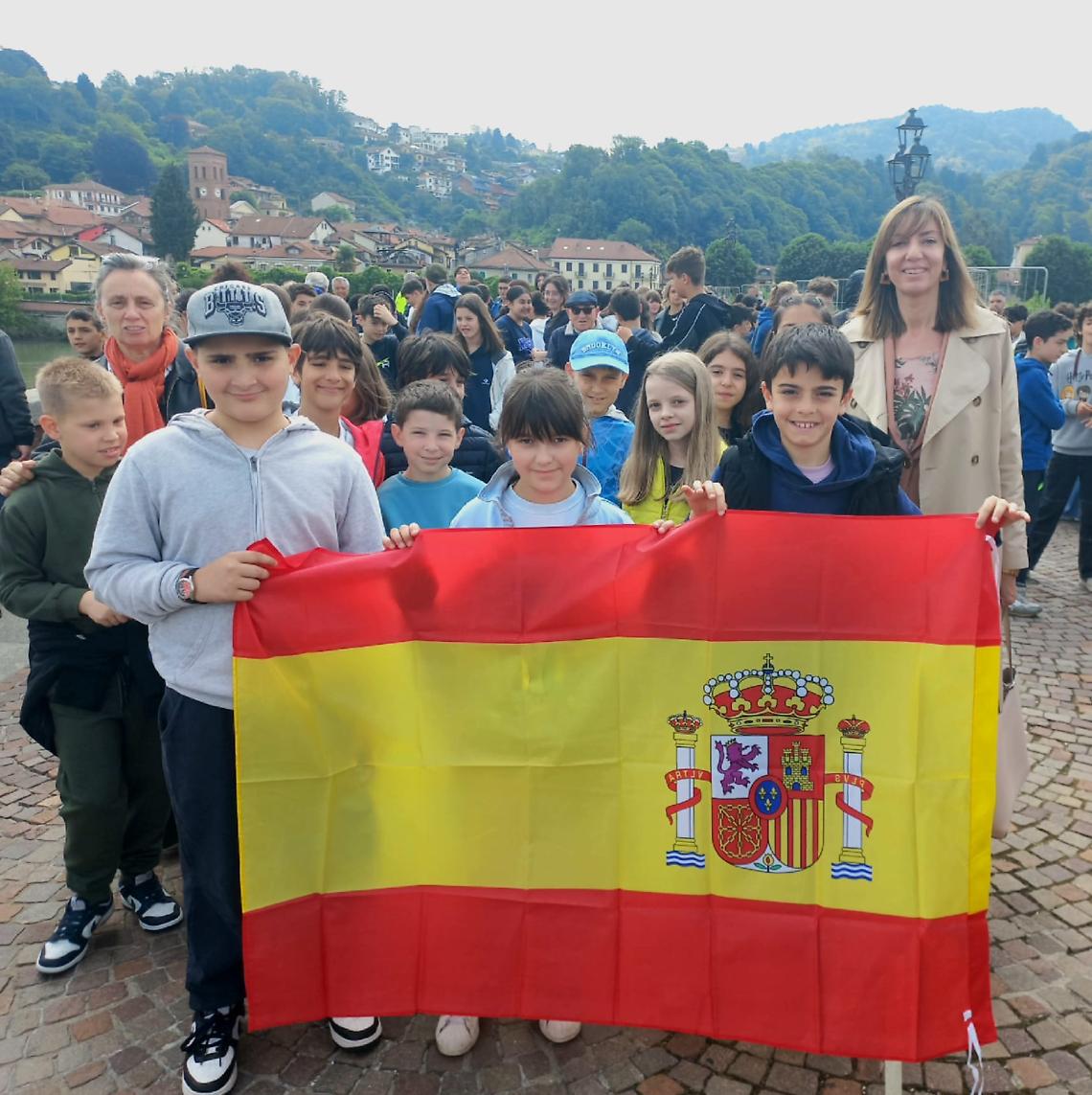 Disegni, bandiere e l’Inno alla Gioia: l’Europa sbarca a San Mauro
