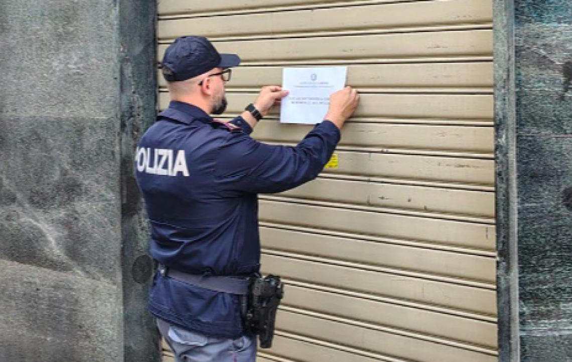 Cocaina nascosta in bocca e false generalità: sospesa la licenza a un bar di Torino
