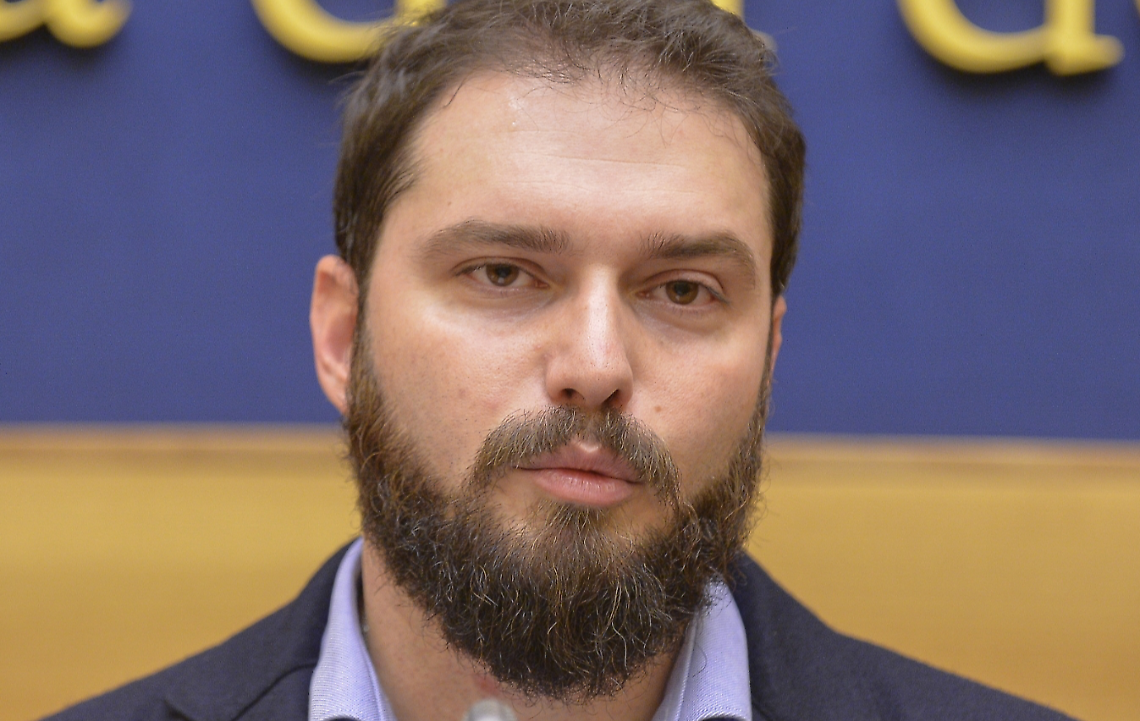Marrone ha trasformato il Salone de libro  in comizio elettorale con la benedizione di Cirio