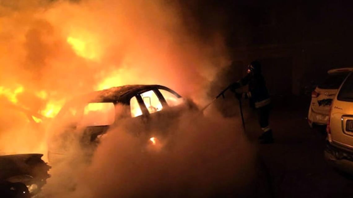 Auto in fiamme all’alba a Banchette: è mistero. Si indaga su una vendetta familiare
