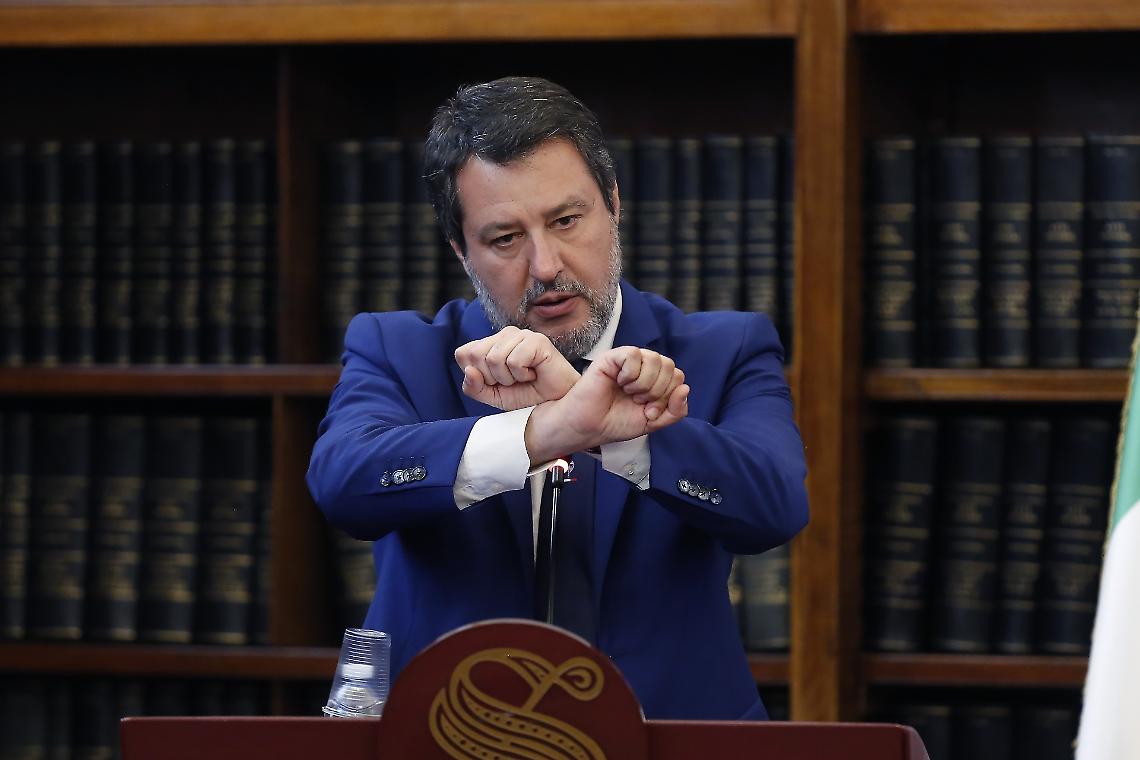 Tagli per finanziare il Ponte? Il Nord insorge: “Strade a pezzi, cittadini abbandonati”