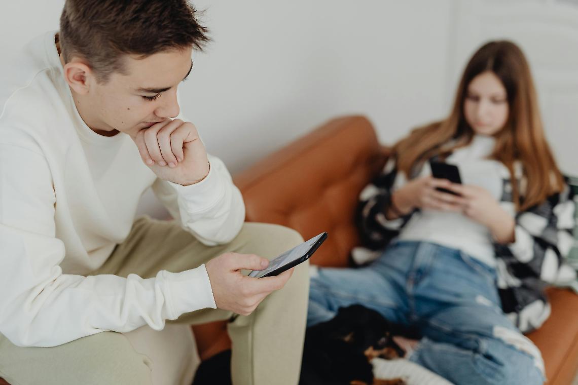 Patentino per lo smartphone: la scuola di Leini educa i giovani all'uso consapevole della tecnologia