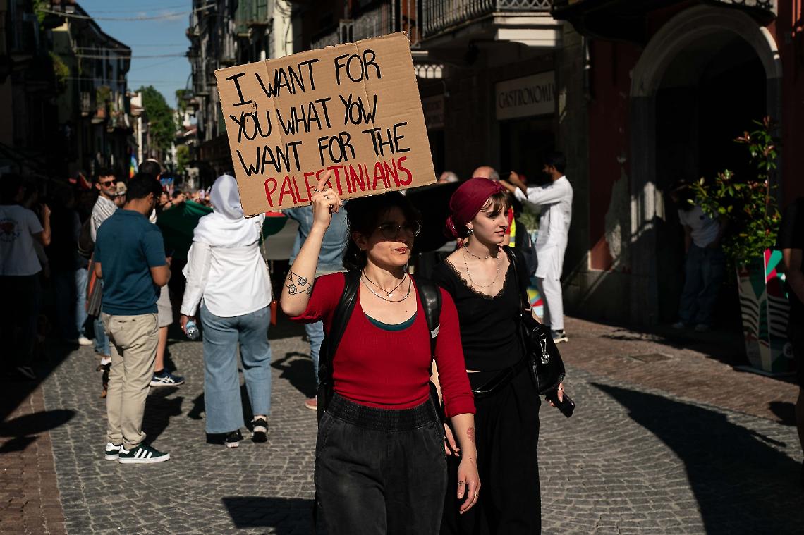 Gran bella manifestazione a Ivrea, ma ci aspettiamo qualcosa di più dai nostri sindaci